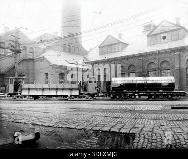 11 novembre 1916. Il vagone della Purity Distilling Company, utilizzato per portare melassa a Cambridge, Boston Molasse Industry, North End. Boston, Massachusetts. Foto Stock