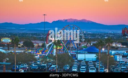 Fiera aerea del Carnevale della ruota panoramica al Golden Hour di Las Vegas, Nevada Foto Stock