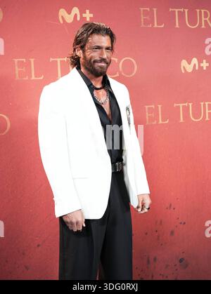 Madrid, Spagna. 14 gennaio 2026. L'attore CAN Yaman partecipa alla prima di Movistar di "El turco" dopo il suo controverso arresto per possesso di droga in Turchia, Madrid, gennaio 2026 credito: CORDON PRESS/Alamy Live News Foto Stock