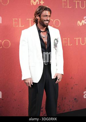 Madrid, Spagna. 14 gennaio 2026. L'attore CAN Yaman partecipa alla prima di Movistar di "El turco" dopo il suo controverso arresto per possesso di droga in Turchia, Madrid, gennaio 2026 credito: CORDON PRESS/Alamy Live News Foto Stock
