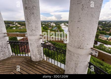 Vista dalla torre campanaria del monastero di Borisoglebsky in Torzhok, Russia Foto Stock