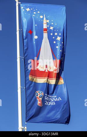 Samara, Russia - 17 Giugno 2018: Bandiera con i razzi spaziali - simbolo ufficiale di Samara host city di 2018 della Coppa del Mondo FIFA Foto Stock
