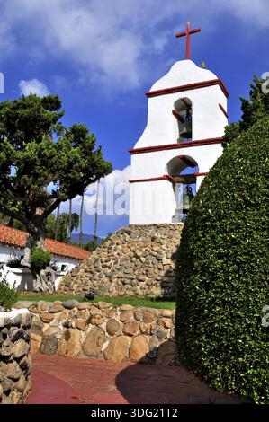 California, Pala, missione San Antonio de Pala, (fondata nel 1816), l'originale Campanile, costruito separatamente dalla chiesa, la riserva indiana di Pala Foto Stock