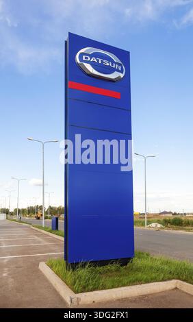 SAMARA, RUSSIA - 30 AGOSTO 2014: Simbolo ufficiale della concessionaria di Datsun. Datsun è un marchio automobilistico di proprietà della Nissan Motor Company Foto Stock