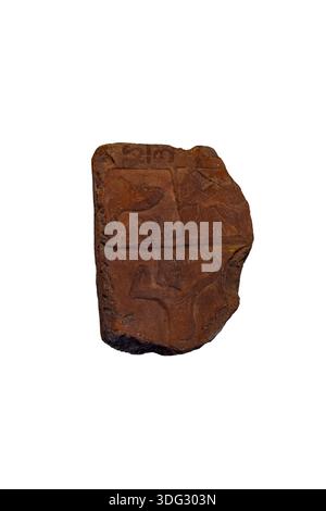 Affianca. IV secolo. Terracotta. Hoinar, Anantnag, Kashmir. Il riquadro è diviso in due pannelli. Il pannello inferiore mostra la scena di caccia e il pannello superiore mostra un motivo floreale. Foto Stock