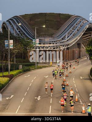Maratona di Hong Kong Standard Chartered 2025, Central, Hong Kong, Cina Foto Stock