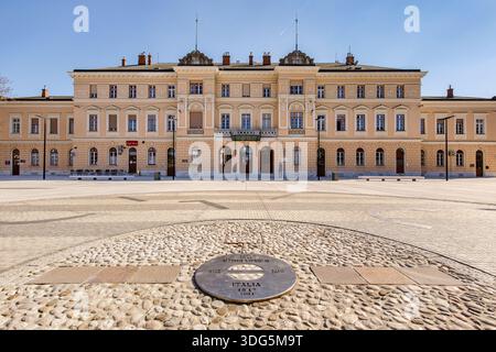 Nova Gorica, Gorizia, confine di stato, stazione ferroviaria in Piazza Transalpina (Piazza Europa) Foto Stock