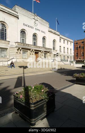 La facciata del municipio di Hackney si vede dalla strada. - Hackney, Regno Unito : maggio 2022 Foto Stock