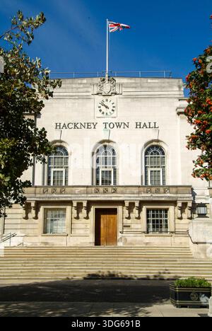 La facciata del municipio di Hackney si vede dalla strada. - Hackney, Regno Unito : maggio 2022 Foto Stock