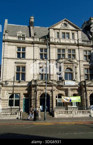 La facciata di Kings Hall si vede dalla strada, Clapton. - Hackney, Regno Unito : maggio 2022 Foto Stock