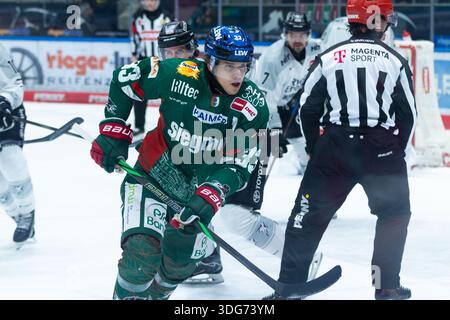 FC Augsburg, Germania 11 gennaio 2026: 1. DEL - 2025/2026 - Game 39 - Augsburg Panthers vs. Cologne Sharks nella foto: Tim Wohlgemuth (FC Augsburg) Foto Stock