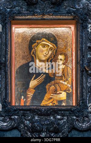 Madonna della Madia, XI-XII secolo, Basilica cattedrale di Santa Maria della Madia, Monopoli, Bari, Puglia, Italia Foto Stock
