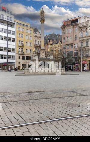Brno, Repubblica Ceca, Moravia - 5 marzo 2023: Colonna della peste del XVII secolo (Morovy sloup) situata in Piazza della libertà Foto Stock