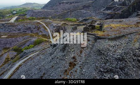 Vista aerea dei lavori di ardesia abbandonati e dei resti industriali della cava di ardesia Dinorwic Foto Stock