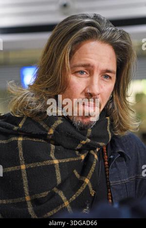 Gil Ofarim - Abflug der Kandidaten der RTL TV-Show ICH BIN EIN STAR, HOLT MICH HIER RAUS am Frankfurter Flughafen a Francoforte sul meno am 16.01.2026 *** Gil Ofarim partenza dei candidati del programma TV RTL ICH BIN EIN STAR, HOLT MICH HIER RAUS all'aeroporto di Francoforte sul meno il 16 01 2026 Foto Stock