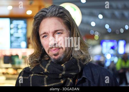 Gil Ofarim - Abflug der Kandidaten der RTL TV-Show ICH BIN EIN STAR, HOLT MICH HIER RAUS am Frankfurter Flughafen a Francoforte sul meno am 16.01.2026 *** Gil Ofarim partenza dei candidati del programma TV RTL ICH BIN EIN STAR, HOLT MICH HIER RAUS all'aeroporto di Francoforte sul meno il 16 01 2026 Foto Stock
