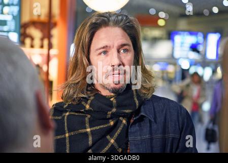 Gil Ofarim - Abflug der Kandidaten der RTL TV-Show ICH BIN EIN STAR, HOLT MICH HIER RAUS am Frankfurter Flughafen a Francoforte sul meno am 16.01.2026 *** Gil Ofarim partenza dei candidati del programma TV RTL ICH BIN EIN STAR, HOLT MICH HIER RAUS all'aeroporto di Francoforte sul meno il 16 01 2026 Foto Stock