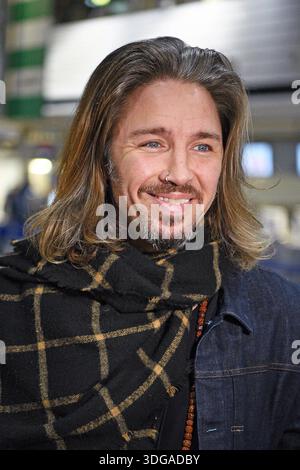Gil Ofarim - Abflug der Kandidaten der RTL TV-Show ICH BIN EIN STAR, HOLT MICH HIER RAUS am Frankfurter Flughafen a Francoforte sul meno am 16.01.2026 *** Gil Ofarim partenza dei candidati del programma TV RTL ICH BIN EIN STAR, HOLT MICH HIER RAUS all'aeroporto di Francoforte sul meno il 16 01 2026 Foto Stock