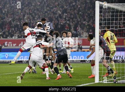 Scena area di rigore, scena area di rigore testa duello azione Aurele Amenda Eintracht Frankfurt SGE (05) Robin Koch Eintracht Frankfurt SGE (04) Atakan Foto Stock