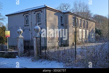 L'Old Vicarage su Church Lane nel villaggio di Grappenhall vicino a Warrington, nel Cheshire, fotografato in inverno con la neve a terra. WA4 2AQ Foto Stock