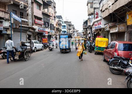 Città vecchia, Market Street nel centro, Ahmedabad, Gujarat, India, Asia meridionale, Asia Foto Stock