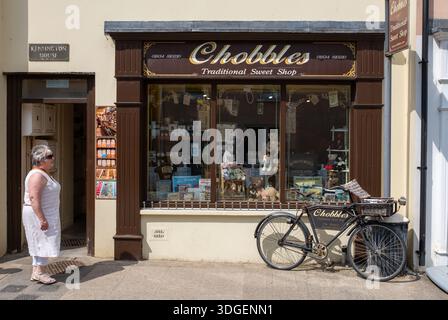 Chobbles Sweet Shop nel centro della città a Saundersfoot Beach Pembrokeshire West Wales UK Foto Stock