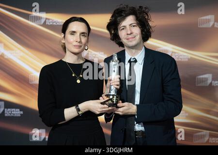 Berlino, Germania. 17 gennaio 2026. Ugo Bienvenu e Sophie Mas sono premiati nella categoria 'Animated Feature Film' al 38° European Film Awards alla House of World Cultures. Crediti: Christoph Soeder/dpa/Alamy Live News Foto Stock
