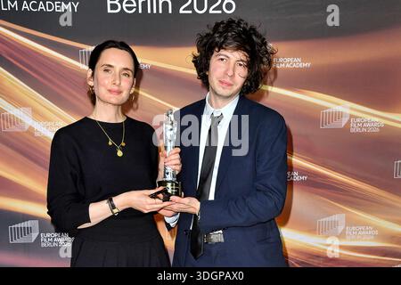 Berlino, Germania. 18 gennaio 2026. Sophie Mas e Ugo Bienvenu partecipano al 38° European Film Awards alla Haus der Kulturen der Welt il 17 gennaio 2026 a Berlino, Germania Credit: Ralph Metzger/Alamy Live News Foto Stock
