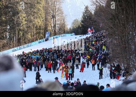 Ruhpolding, Germania 14 - 18 gennaio 2026: BMW IBU Biathlon World Cup - 2025/2026 - Ruhpolding - Women's Pursuit 10km nella foto: Spettatori a Ruhpolding Foto Stock