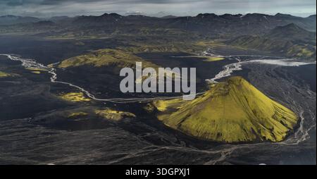 Vista panoramica aerea dei vulcani nel sistema vulcanico Lakagigar vicino a Tjarnargigur Foto Stock