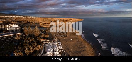 Dune aeree di Maspalomas e costa atlantica a Gran Canaria Foto Stock