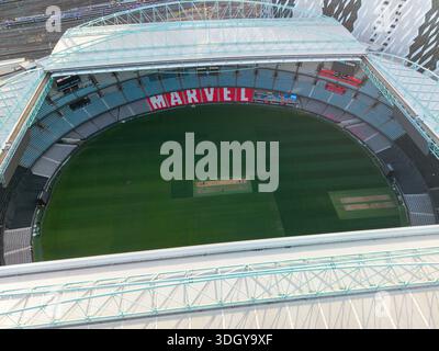 Melbourne, Victoria, Australia. 3 gennaio 2026. - Una fotografia aerea cattura l'interno del Marvel Stadium, mostrando il suo grande campo sportivo verde, Foto Stock