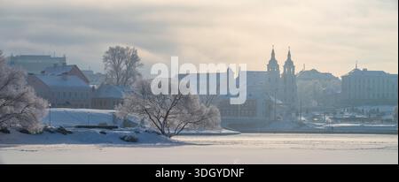 La città di Minsk è coperta di neve in inverno. Bielorussia Foto Stock