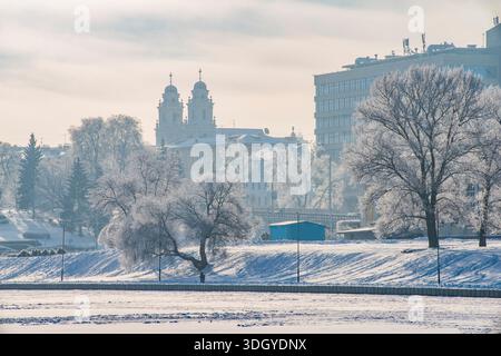 La città di Minsk è coperta di neve in inverno. Bielorussia Foto Stock