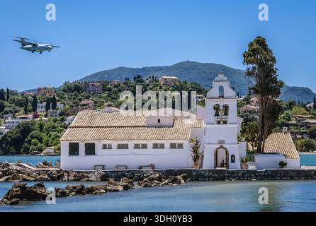 Corfù, Grecia - 14 giugno 2021: Monastero di Vlacherna nella zona di Kanoni della città di Corfù Foto Stock