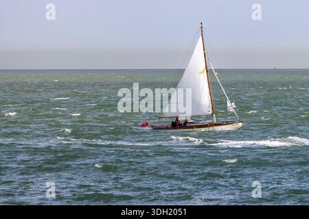 Moonraker torna a Ramsgate dopo aver attraversato il Canale della Manica da Dunkerque il 31 maggio 2025. Questa nave era appena stata sulla Dunkirk Little Foto Stock
