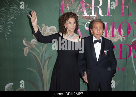 Milano, Italia. 19 gennaio 2026. Foto file - Sophia Loren e Valentino Garavani partecipano ai Green Carpet Fashion Awards durante la settimana della moda Primavera/Estate 2020 di Milano il 22 settembre 2019. - La leggenda della moda italiana Valentino Garavani è morto a 93 anni. Foto di Marco Piovanotto/ABACAPRESS.COM credito: Abaca Press/Alamy Live News Foto Stock