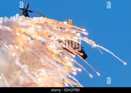 Ostrava, Repubblica Ceca - 20 settembre 2025: Elicottero da trasporto NHIndustries NH90 dell'esercito tedesco. Operazioni di volo. Aviazione militare. Mobilità aerea. Foto Stock