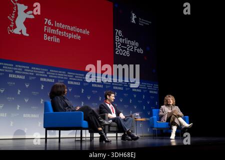 Programm-Pressekonferenz zu den 76. Internationalen Filmfestspielen Berlin am 20.01.2026 mit Intendantin Tricia Tuttle r und den Co-Directors of Film Programming Jacqueline Lyanga l. und Michael Stuetz Stütz, M. BEI den diesjaehrigen Filmfestspielen in Berlin konkurrieren vom 12. bis 22. February insgesamt 22 Wettbewerbsbeitraege um den Goldenen und die Silbernen Baeren. Darunter sind ein Debuetfilm, ein Animationsfilm und eine Dokumentation, wie Berlinale-Intendantin Tricia Tuttle am Dienstag bei der Vorstellung des programms der 76. Internationalen Filmfestspiele sagte. Der deutsche Film ist Foto Stock