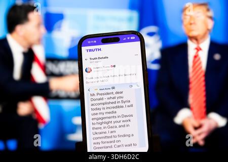 Madrid, Spagna. 20 gennaio 2026. Trump ha trapelato immagini su Truth Social of Messages di Mark Rutte lodando Donald Trump per i suoi presunti risultati in Siria, Gaza e Ucraina, e citando Davos e la Groenlandia in questa illustrazione fotografica. Questo viene dopo la fuga di conversazioni con Emmanuel Macron, presidente della Francia. Crediti: Diego Martínez/Alamy Live News. Foto Stock