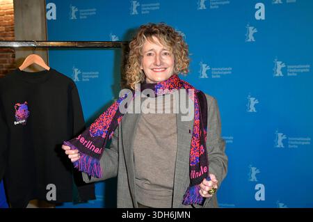 Tricia Tuttle bei der Vorstellung der Merchandise-Artikel vor der Programm-Pressekonferenz der Berlinale 2026 / 76. Internationale Filmfestspiele Berlin in der Akademie der Künste. Berlino, 20.01.2026 Foto Stock