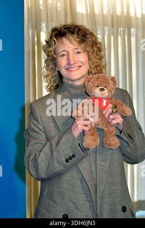 Tricia Tuttle bei der Vorstellung der Merchandise-Artikel vor der Programm-Pressekonferenz der Berlinale 2026 / 76. Internationale Filmfestspiele Berlin in der Akademie der Künste. Berlino, 20.01.2026 Foto Stock