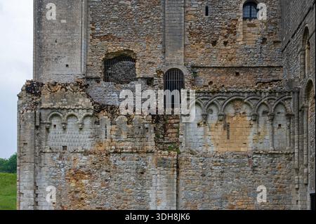English Heritages 12th Century Norman Castle at Castle Rising Castle vicino King’s Lynn, Norfolk, Inghilterra, Regno Unito. Foto Stock