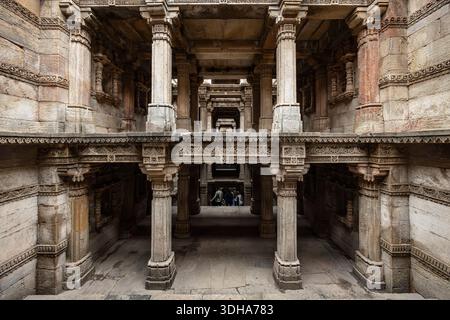 Gradino di Adalaj, Adalaj Ni Vav, gradino di Rudabai, stagno a gradini, Adalaj, sobborgo di Ahmedabad, Gujarat, India, Asia meridionale, Asia Foto Stock