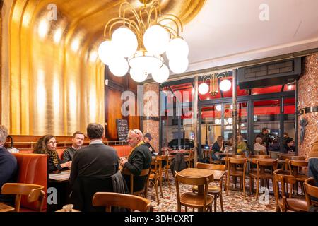 Francia, Parigi, quartiere Marais, Rue de Bretagne, bar le Progres Foto Stock