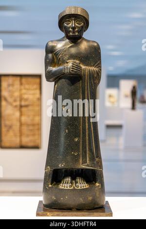 Statua in diorite di Gudea, il sovrano dello stato di Lagash. Manufatto trovato a Girsu (oggi Tello) in Mesopotamia (oggi Iraq). Circa 2120BC. Foto Stock