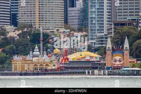 Luna Park a Sydney, Australia visto dall'acqua Foto Stock