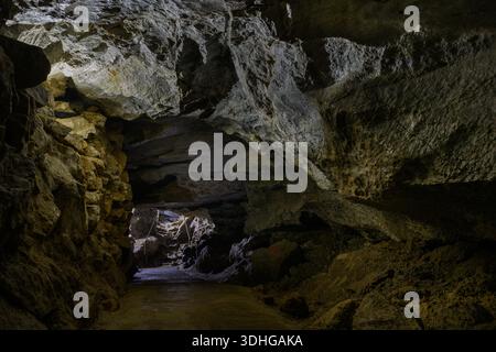 Kungur, Russia - febbraio 28 2024: Fantastica grotta di Kungur negli Urali. Foto Stock