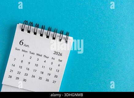 Calendario desktop di giugno 2026. Un calendario desktop per la pianificazione e la pianificazione. Foto Stock