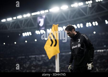 Carlo Pinsoglio della Juventus FC guarda prima della partita di calcio della fase di UEFA Champions League 2025/26 tra Juventus FC e SL Benfica. Foto Stock